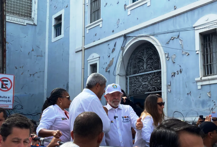 Após o tradicional desfile dos caboclos, o presidente Lula se juntou ao cortejo das celebrações do 2 de Julho. 24 Sem titulo1