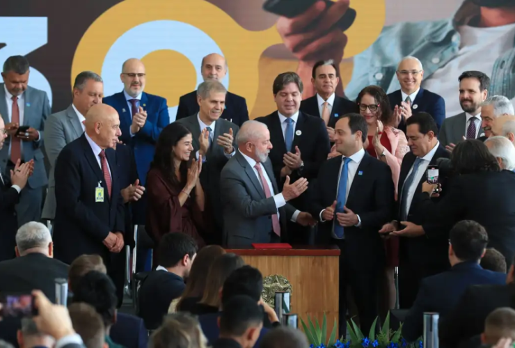 Lula assina decreto da TV 3.0; novo sistema deve começar em 2026 11 001