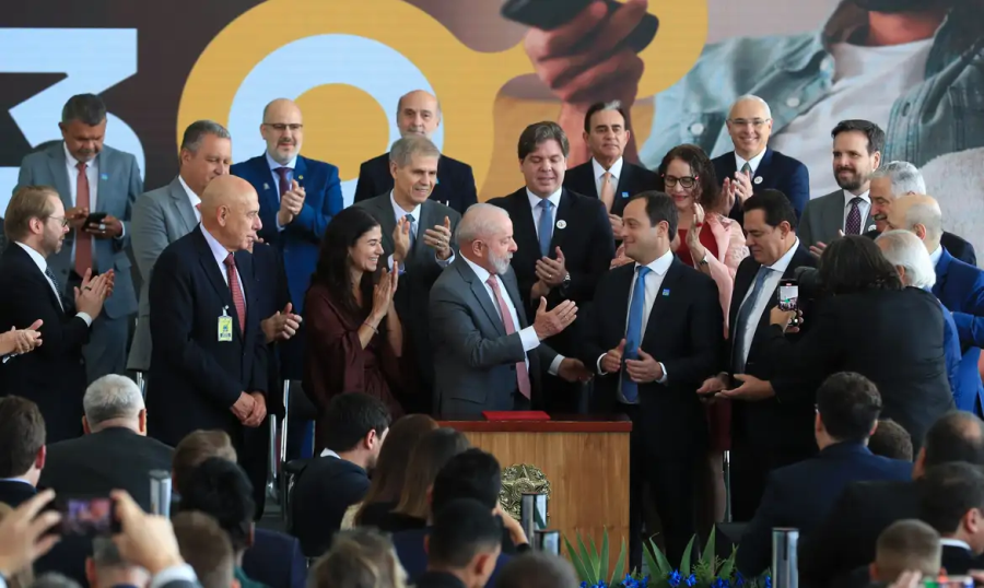 Lula assina decreto da TV 3.0; novo sistema deve começar em 2026 1 001