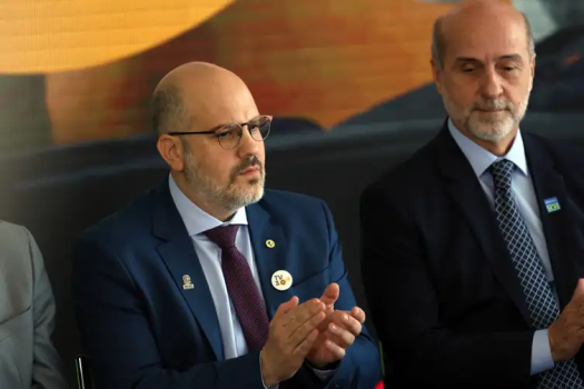 Lula assina decreto da TV 3.0; novo sistema deve começar em 2026 4 002