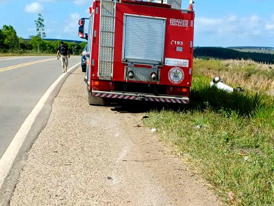 Família sofre acidente após deixar festa de aniversário de Itapebi na BR-101 9 1 36