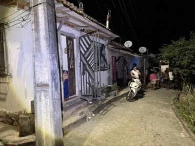 Família é vítima de ataque a tiros dentro de casa; pai e filha são baleados no Sul da Bahia 4 1 52
