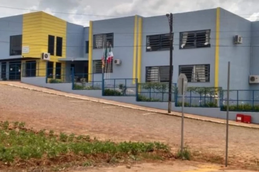 Professora é atacada com faca por aluna em escola Municipal: "Vou te matar" 2 1 55
