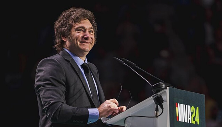 Milei deixa carreata às pressas após caravana ser alvo de pedradas e garrafadas 29 1 63