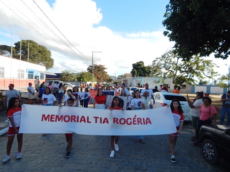 Centro Educacional Ativa desfila em homenagem a sua fundadora e aos 40 anos educando itapebienses 4 DSCN1265