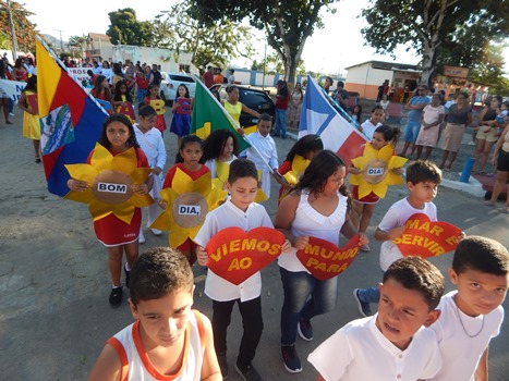 Centro Educacional Ativa desfila em homenagem a sua fundadora e aos 40 anos educando itapebienses 6 DSCN1274