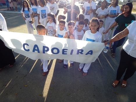 Centro Educacional Ativa desfila em homenagem a sua fundadora e aos 40 anos educando itapebienses 17 DSCN1286