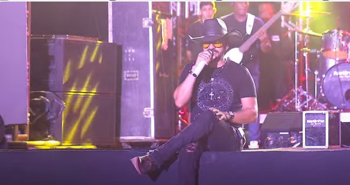 Público lota Parque de Exposições no encerramento da festa de 67 anos da cidade e da 38ªExpoItapebi 3 Imagem do WhatsApp de 2025 08 18 as 10.55.02 79121aaf