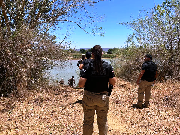 Homem é detido após manter família em cárcere privado por mais de um ano 1 1 102