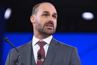 Eduardo Bolsonaro defende envio de caças dos EUA após condenação do pai 21 1 45
