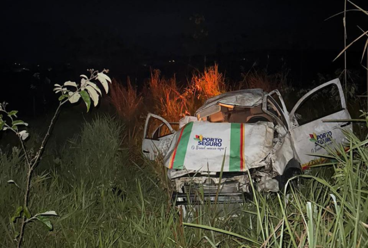 Mulher morre e duas pessoas ficam feridas em capotamento de carro da Saúde de Porto Seguro 21 1 52