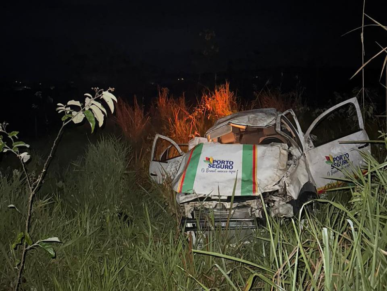 Mulher morre e duas pessoas ficam feridas em capotamento de carro da Saúde de Porto Seguro 1 1 52