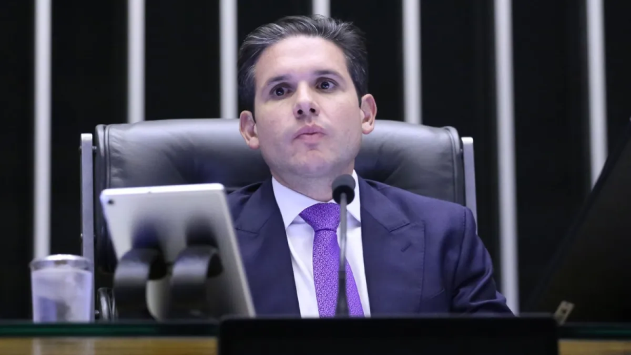 Manobra para salvar mandato de Eduardo Bolsonaro é barrada na Câmara 1 1 74