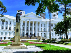 Filha de ministro do STF é alvo de ofensas em campus universitário 18 2 27