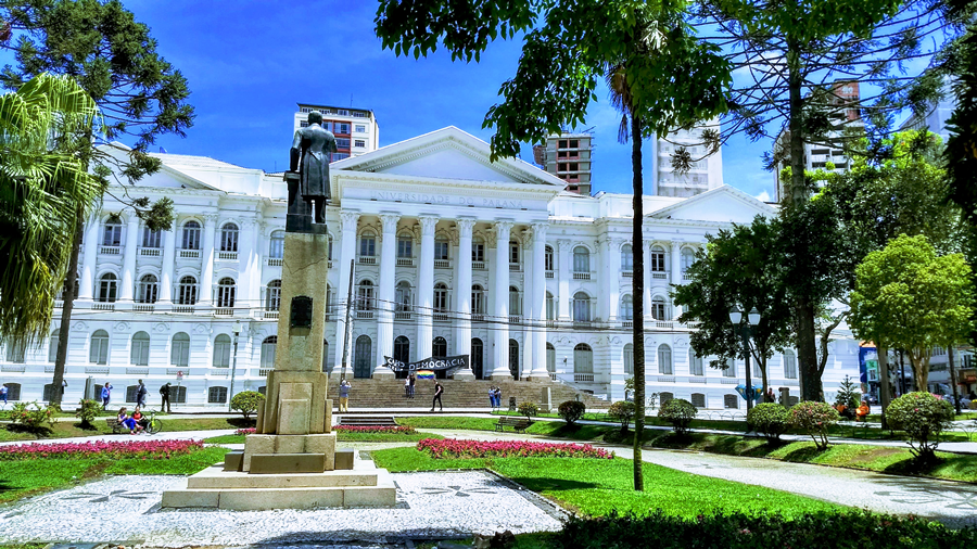 Filha de ministro do STF é alvo de ofensas em campus universitário 1 2 27