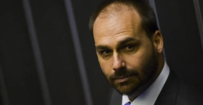 Manobra para salvar mandato de Eduardo Bolsonaro é barrada na Câmara 4 2 40