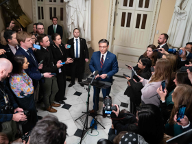 Crise de Orçamento: Bloqueio no Congresso Ameaça Paralisar Governo Trump 9 2 50