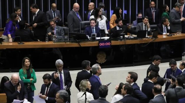 CCJ do Senado rejeita PEC da Blindagem: entenda os próximos passos 4 3 11