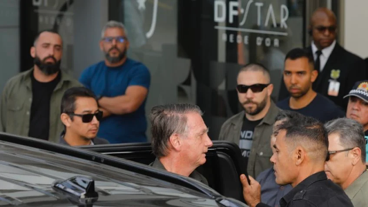 Laudo de Bolsonaro indica câncer de pele, diz médico 4 3 8