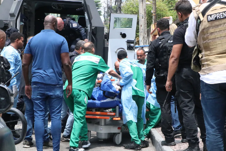 Comunidade do Rio amanhece com fila de corpos em praça após megaoperação 6 04 1