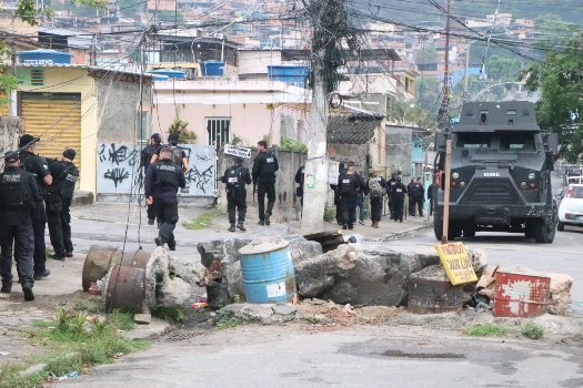 Comunidade do Rio amanhece com fila de corpos em praça após megaoperação 4 05 3