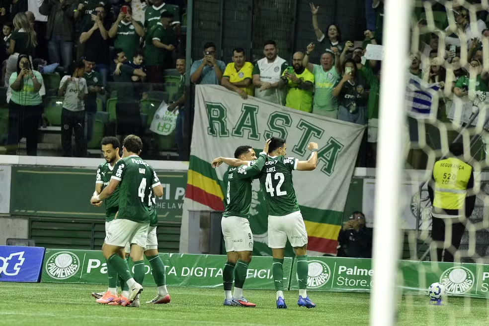 Pressão máxima! Palmeiras goleia e manda recado direto ao líder Flamengo. 1 1 2