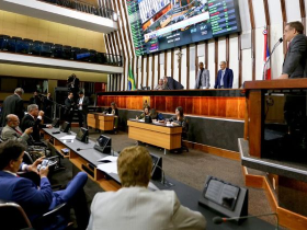 Raimundinho da JR e outros deputados baianos viajam a Paris com despesas pagas pela ALBA; confira quanto foi gasto 3 1 77