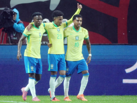 Brasil dá show e goleia a Coreia do Sul por 5 a 0 em amistoso internacional 3 2 17