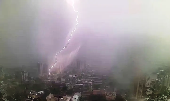 Chuva intensa provoca alagamentos e risco de desabamento em Salvador; confira os bairros mais atingidos 4 3 12