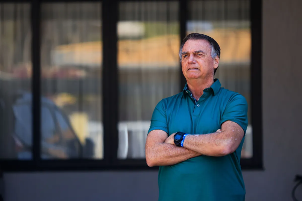 Com prisão iminente, Bolsonaro tenta acelerar articulações políticas 1 2 5