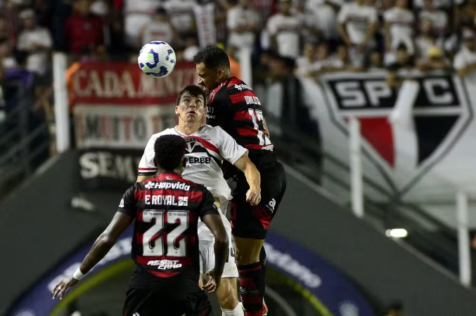 Erro Custa a Liderança: Flamengo Paga Caro por Falha de Plata e Palmeiras Pode Disparar no Título 1 4