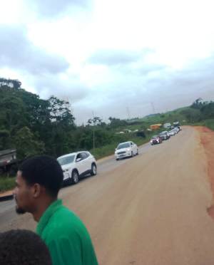 Protesto volta a bloquear desvio da ponte sobre o Rio Jequitinhonha na BR-101 em Santa Maria Eterna 5 Imagem do WhatsApp de 2025 11 20 as 12.54.49 d154b60c