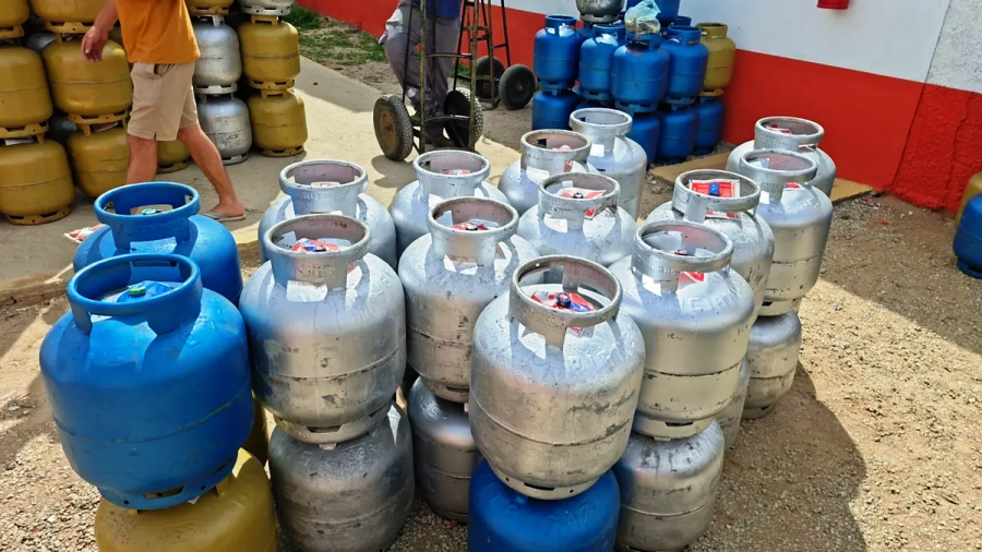 Mais de 200 botijões de gás são confiscados em depósitos clandestinos 1 1 64