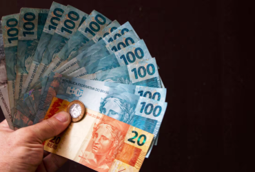 Salário mínimo sobe para R$ 1.621 a partir de hoje; veja o que muda 9 002