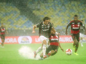 Carioca: Fluminense vence clássico da chuva e afunda ainda mais o Flamengo 3 04