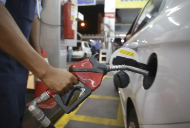 Impacto no bolso: "Aumento do ICMS em 2026 elevará preços da gasolina, do diesel e do gás de cozinha." 6 1
