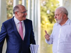 Alckmin envia sinais ao Planalto para garantir permanência na chapa de Lula. 3 1 45