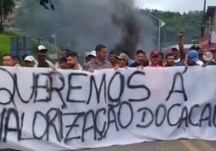 SOS Cacau: Produtores fecham a BR-101 contra importação africana e queda nos preços 5 1 51