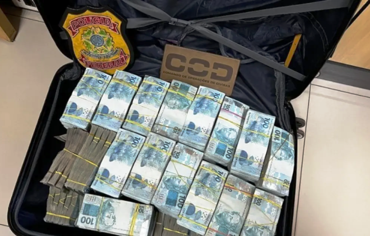 Polícia apreende R$ 1,7 milhão a caminho de Brasília e suspeita de esquema com "laranjas" 17 2 29
