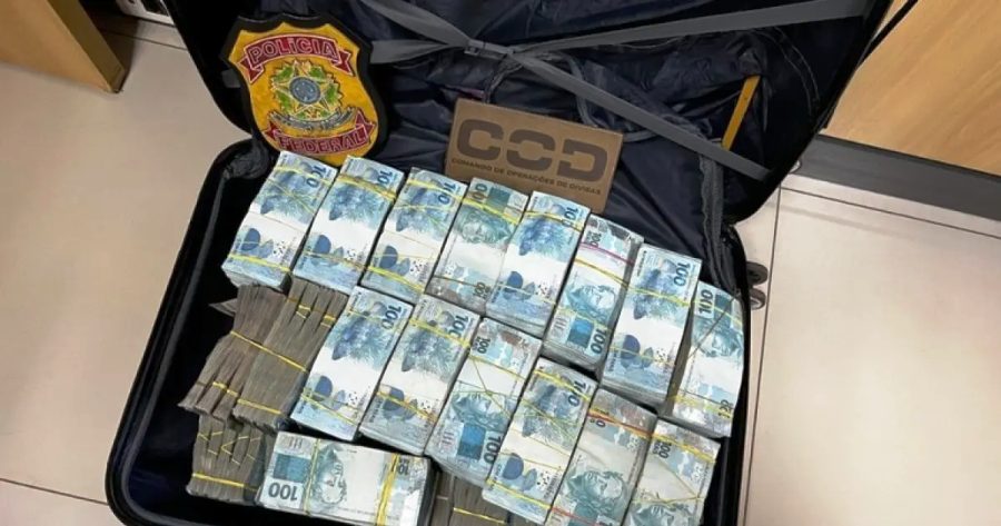 Polícia apreende R$ 1,7 milhão a caminho de Brasília e suspeita de esquema com "laranjas" 1 2 29