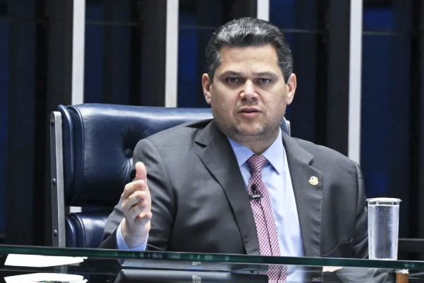 CPI do INSS: Davi Alcolumbre pode anular quebra de sigilo de Lulinha 4 1 56