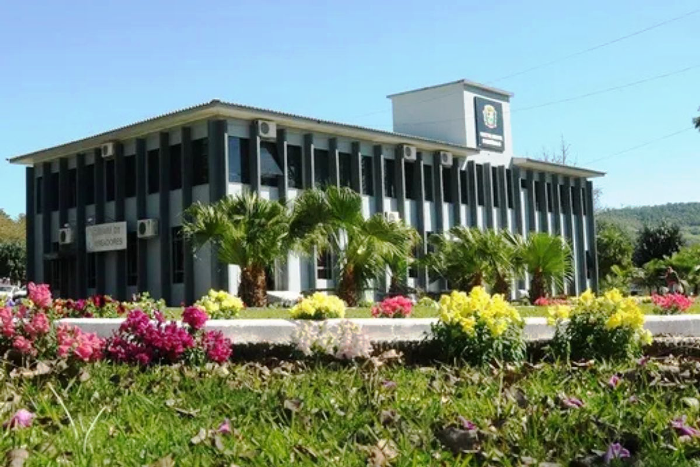 Oportunidade: Cidade de 4,8 mil habitantes abre concurso com salários de até R$ 30,3 mil 4 5 4