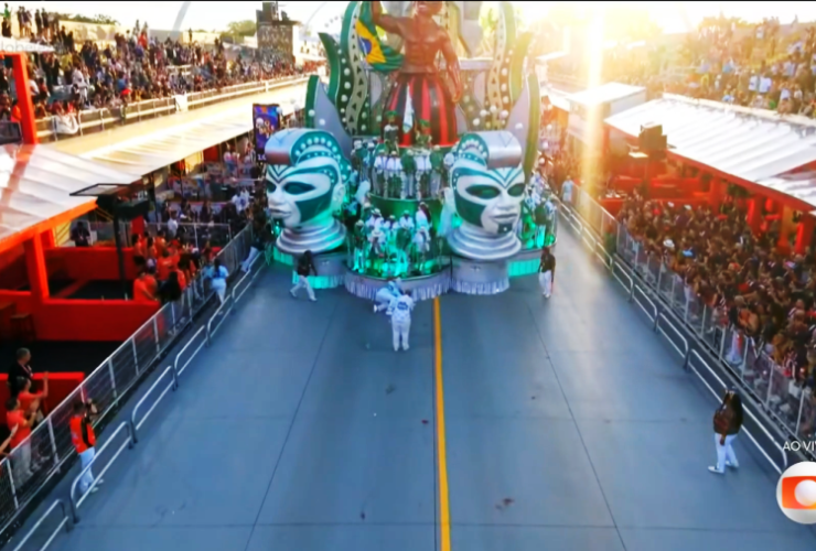Alegoria trava no meio do desfile e coloca o Camisa na briga para não cair 6 Sem titulo 3