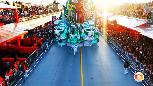 Alegoria trava no meio do desfile e coloca o Camisa na briga para não cair 4 Sem titulo 5