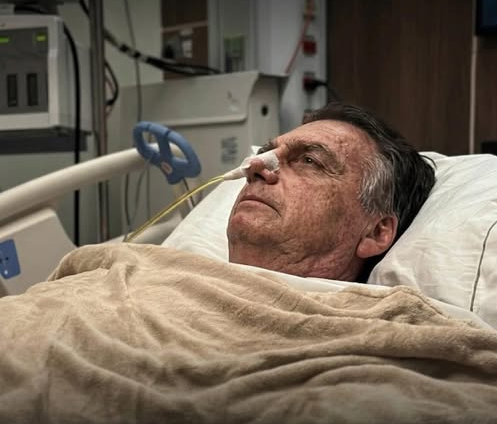 "Bastidores: Informações sobre a saúde do Ex-presidente Bolsonaro neste domingo (15)" 4 01 3