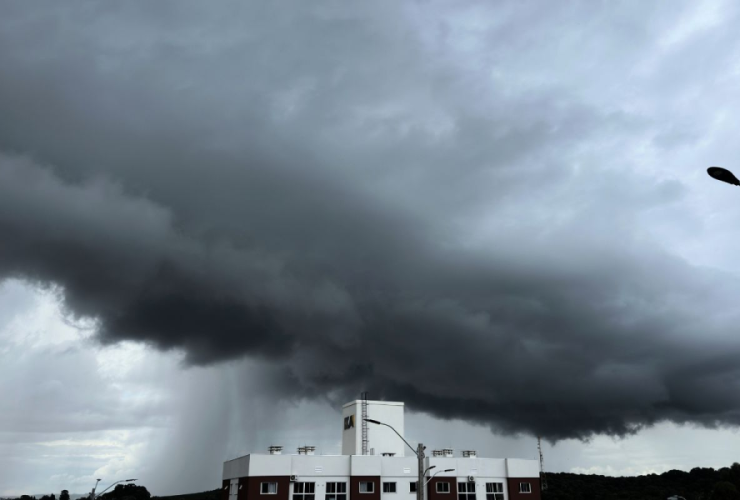 Fim do verão sob chuva: Frente fria coloca Nordeste em estado de atenção, inclusive a Bahia 3 2 18