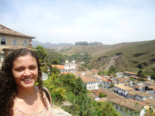 Dia de Celebração: A Secretária de Saúde Mércia Botelho apaga as velinhas hoje. 4 3 8