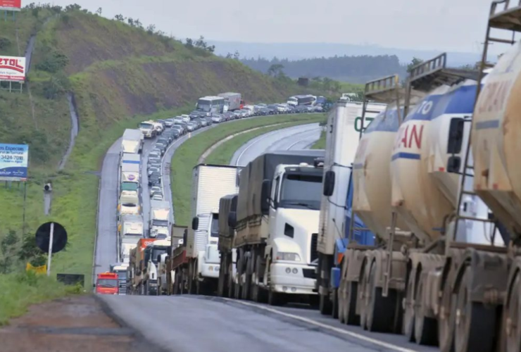 ALERTA: Nova greve dos caminhoneiros? Líder da categoria aguarda decisão do Governo para evitar paralisação 6 5 3