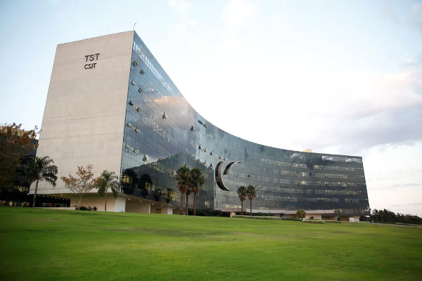 Patrão manda caseiro "fazer o L" em vez de pagar salário e terá que indenizar trabalhador 4 5 5