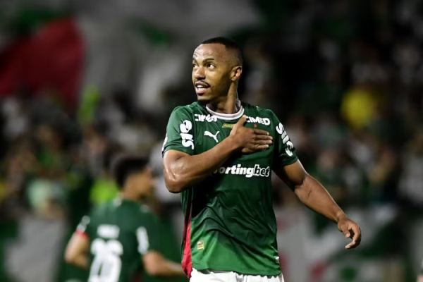 Palmeiras vence o Grêmio em Barueri, brilha Marlon Freitas e Verdão segura a liderança 5 002 2